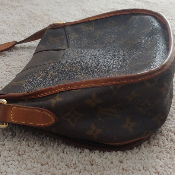 Authentic Louis vuitton menilmontant crossbody - Picture 4 of 14